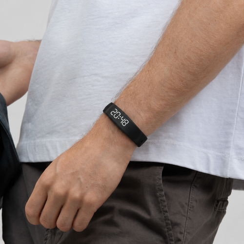سوار ذكي بشاشة LED عصرية – منبه اهتزازي صامت ومراقبة لدرجة الحرارة